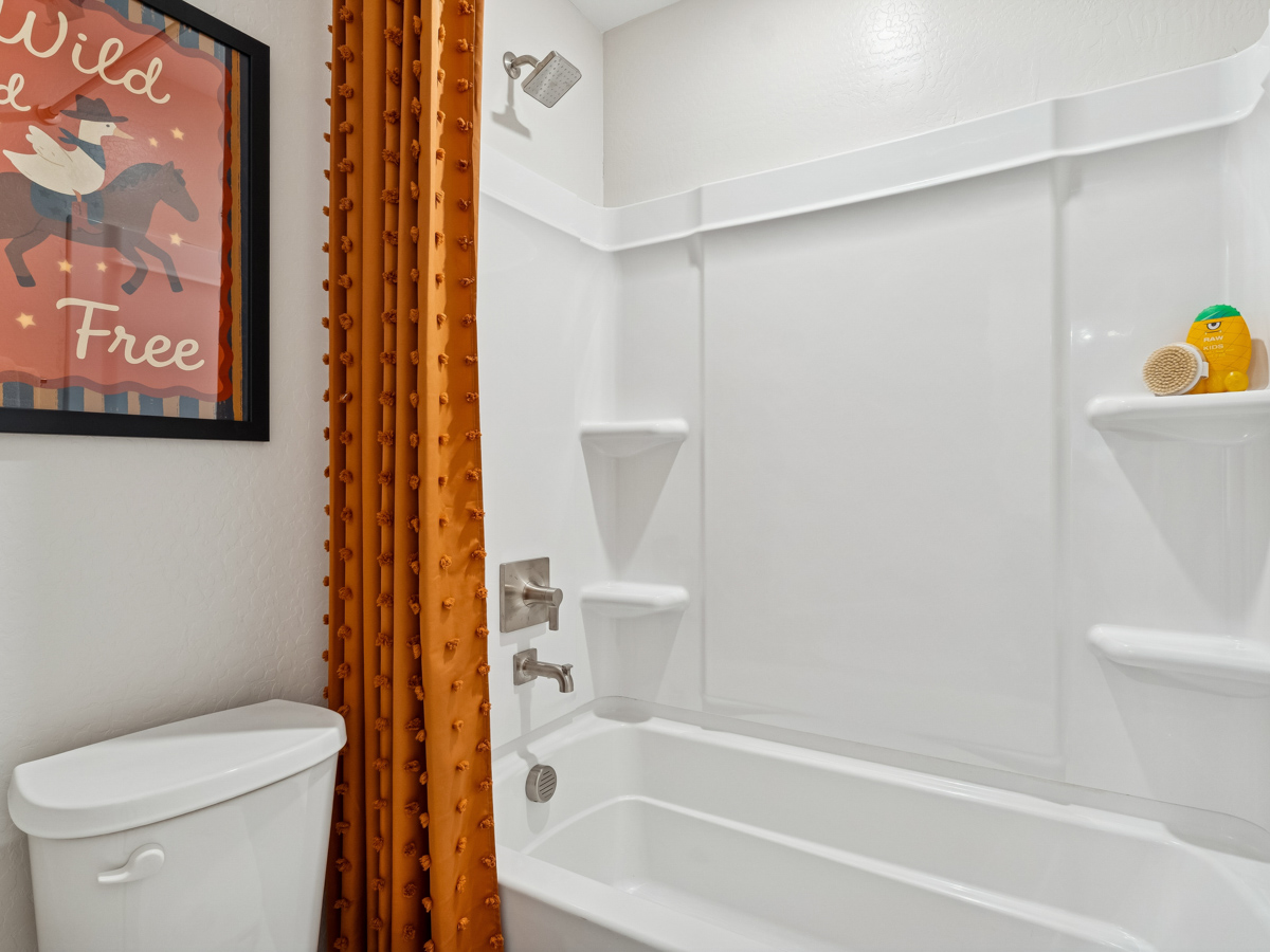 A bathroom with a toilet and bathtub.