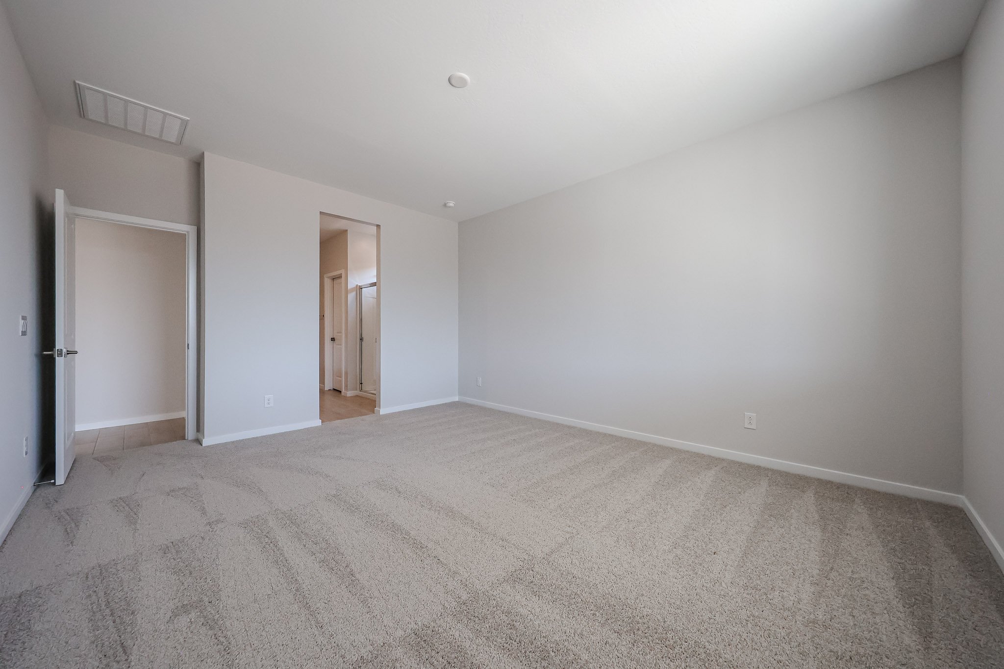 A room with a carpet and a carpet.