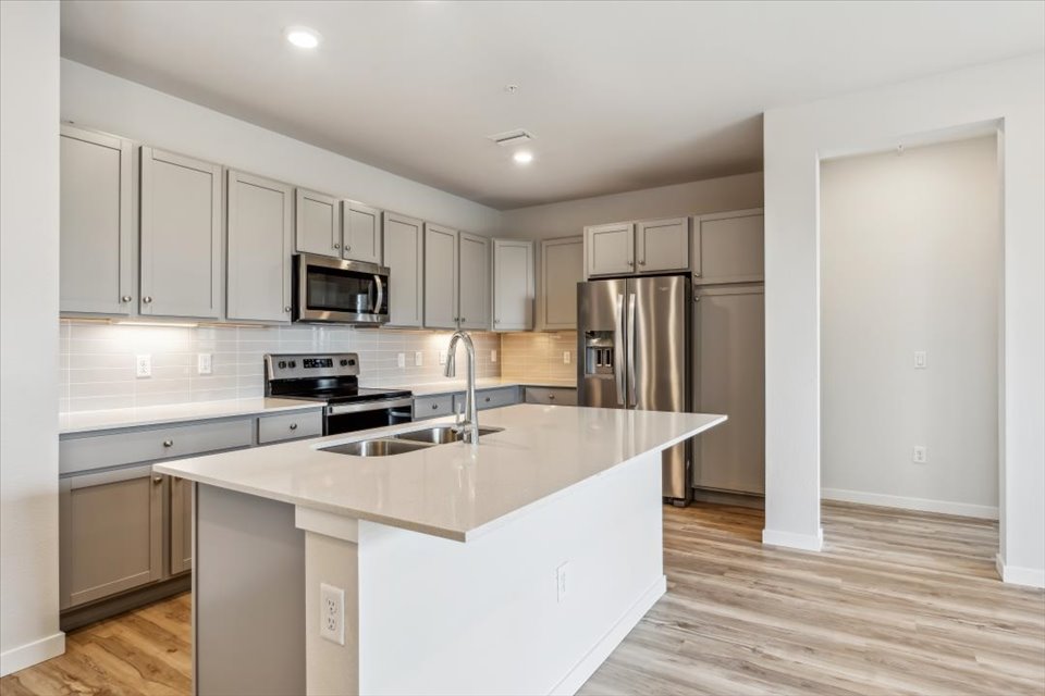 A kitchen with white cabinets.