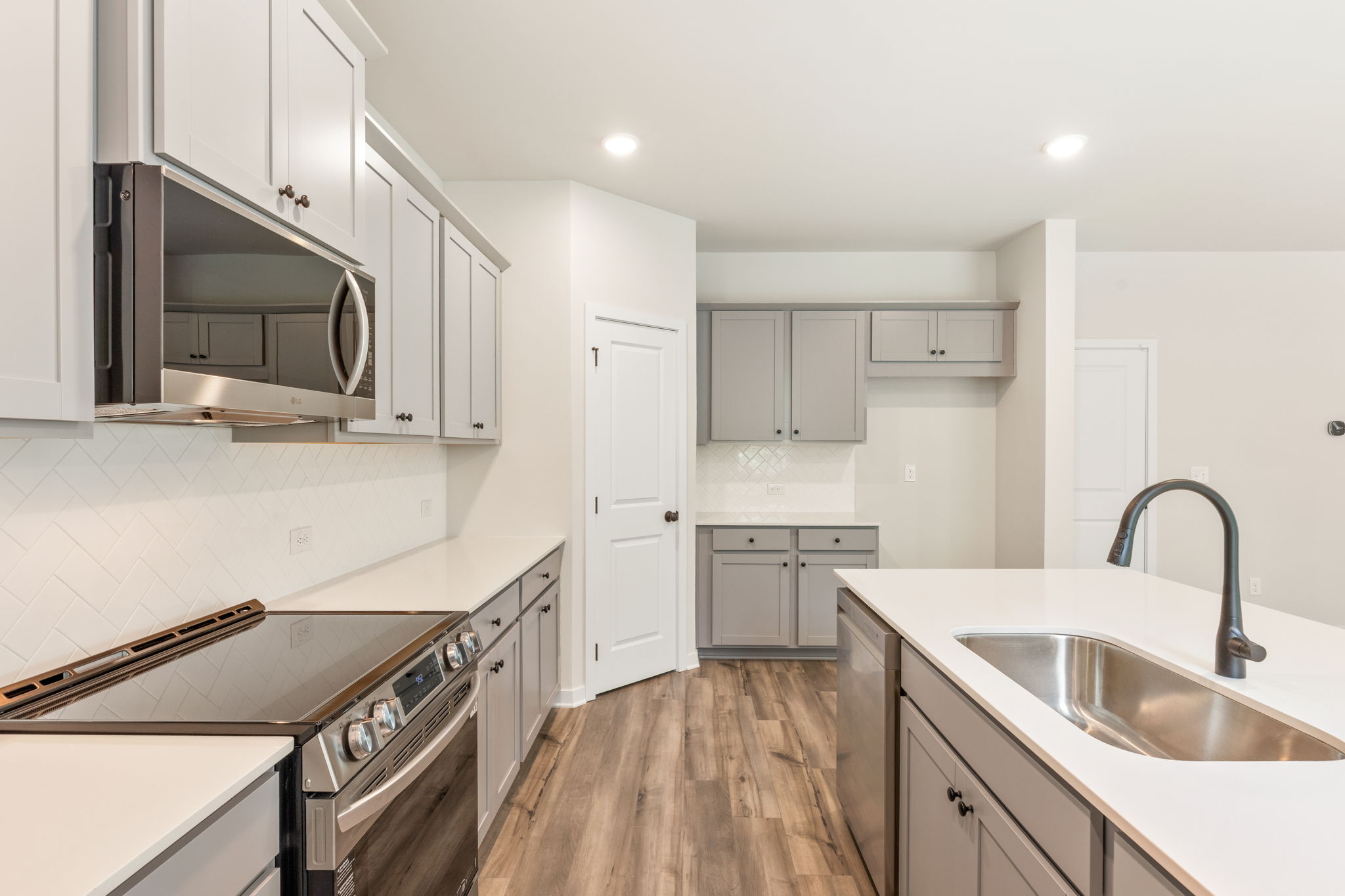A kitchen with white cabinets.